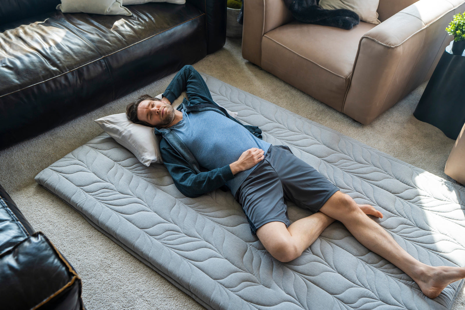 Futon for a College Dorm: The Smart Student's Guide to Space, Comfort, and Style