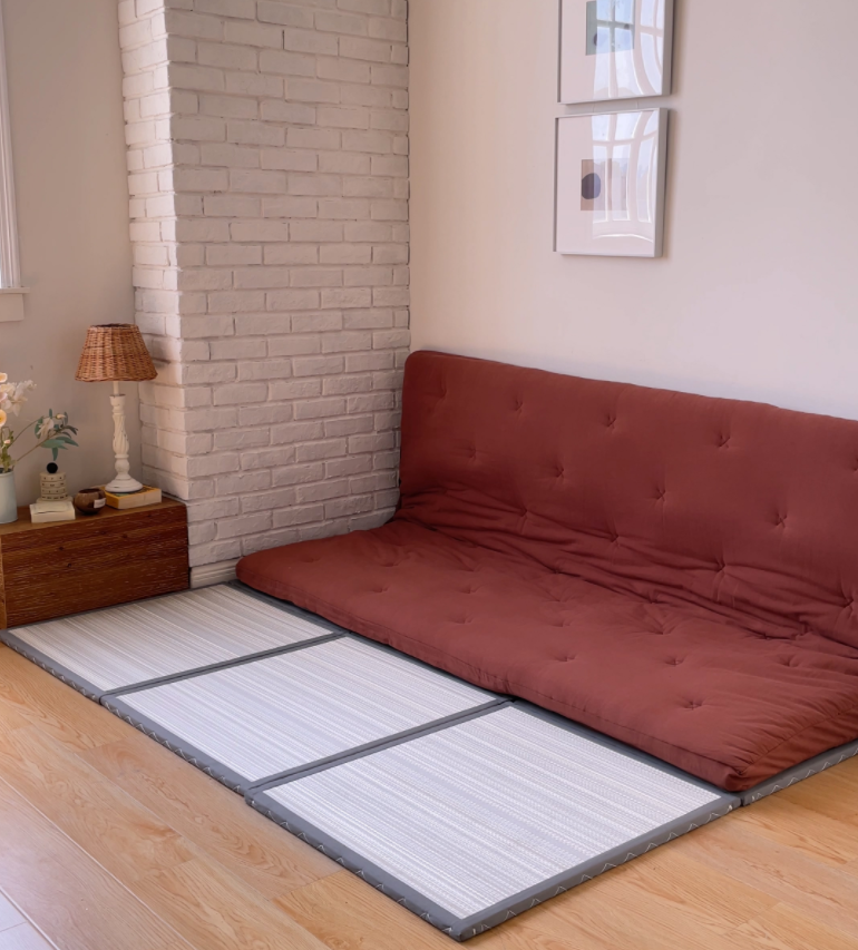 futon on tatami mat